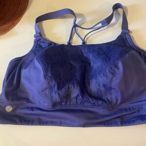 Lacy lilac sports bra 💜